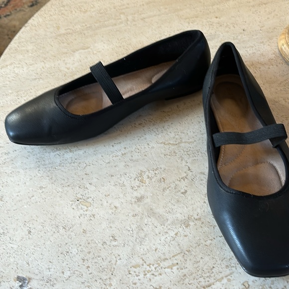 Vegan Leather Mary Jane’s by Old Navy Size 9.5 Good Condition - Picture 2 of 5